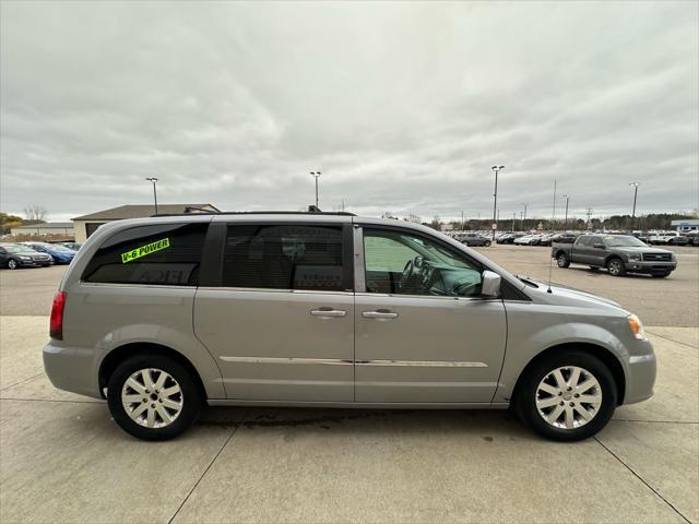 2013 chrysler town & country touring