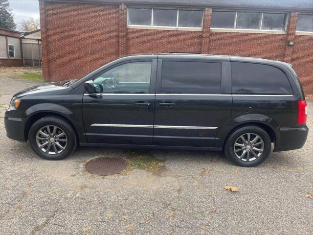 2016 chrysler town & country s