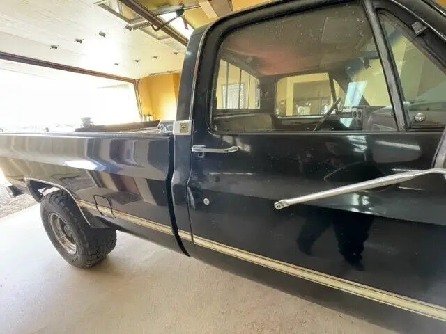 1986 chevy c20, 2500, truck 2x2 fleetside silverado pkg., 2 door, manual trans