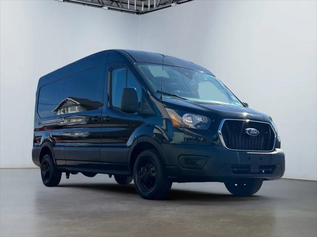 2022 ford transit-150 base
