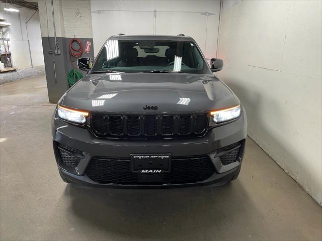 2023 jeep grand cherokee altitude