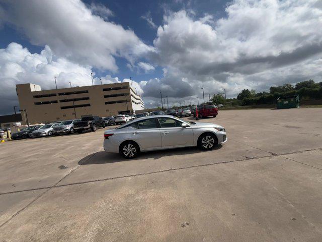 2023 nissan altima s fwd