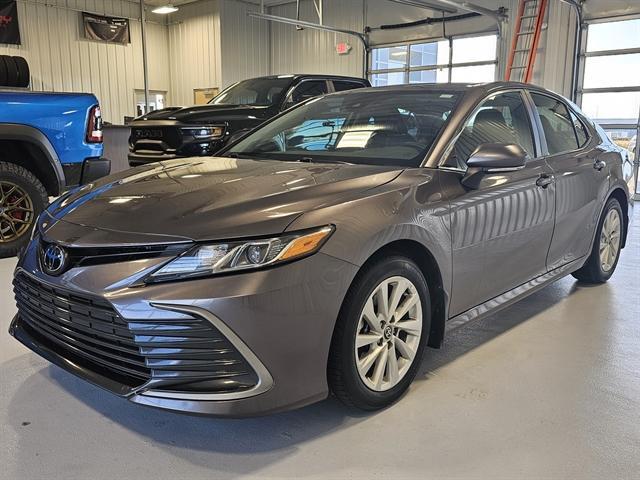 2022 toyota camry le