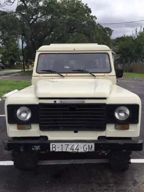1985 land rover defender santana