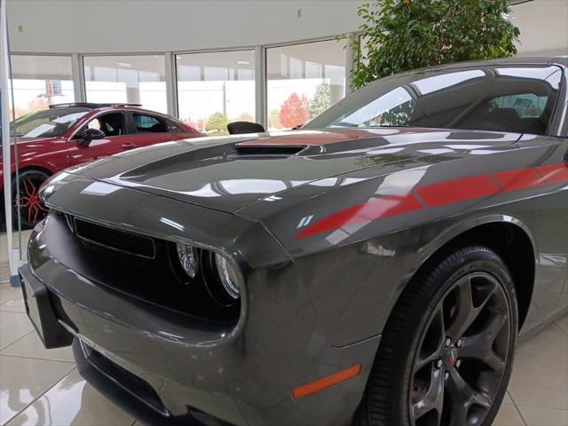 2020 dodge challenger sxt