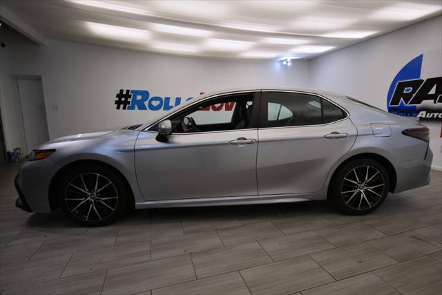 2022 toyota camry se
