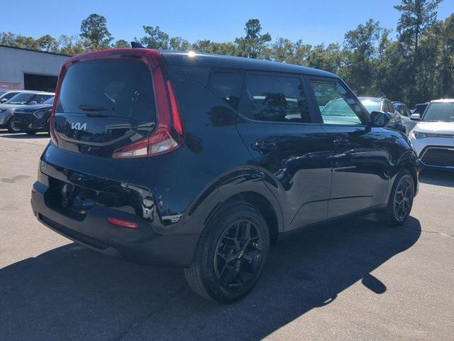 2022 kia soul lx