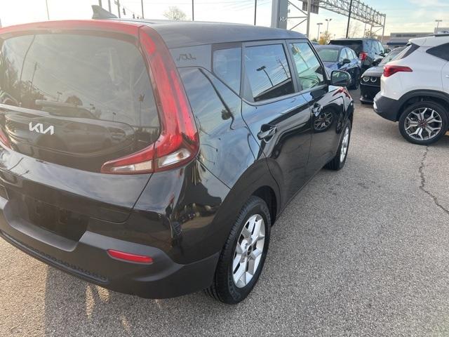 2022 kia soul lx