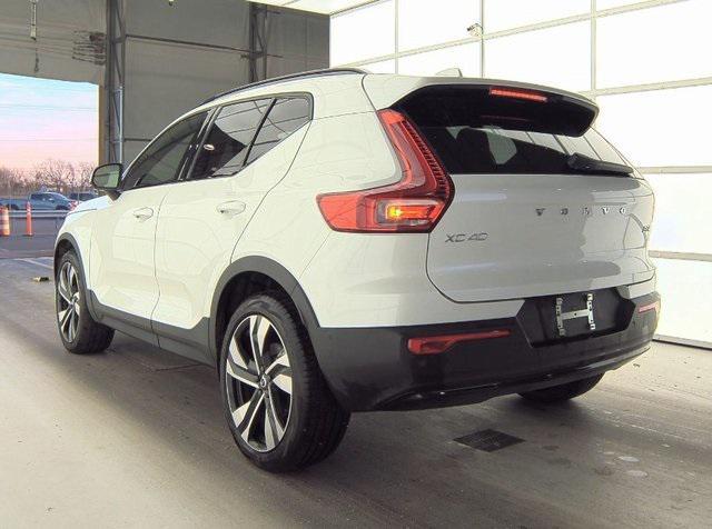 2024 volvo xc40 b5 ultimate dark theme