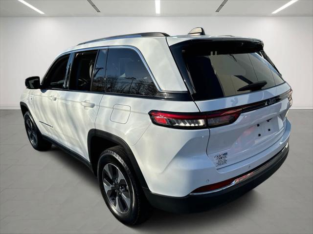 2022 jeep grand cherokee 4xe base