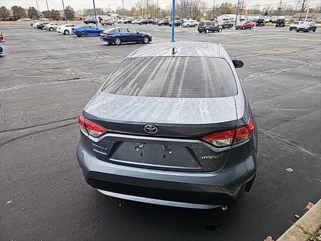 2022 toyota corolla hybrid le