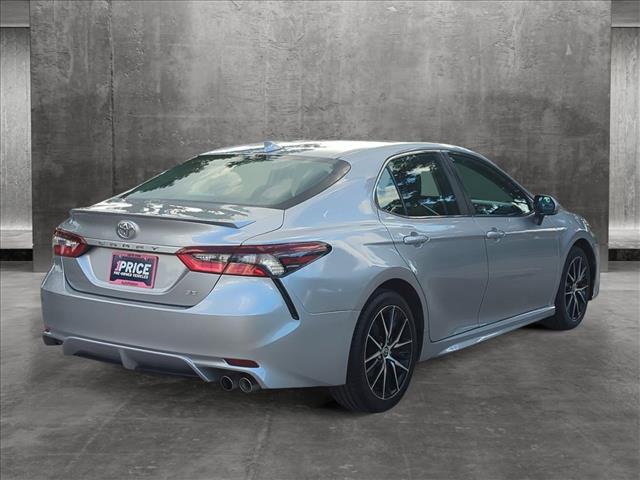2022 toyota camry se