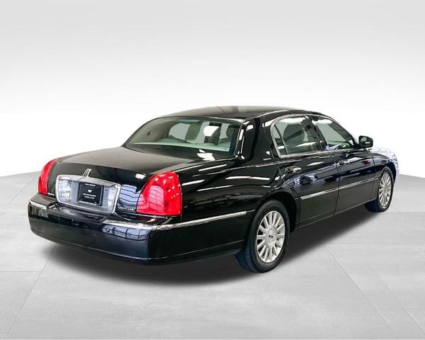 2004 lincoln town car signature