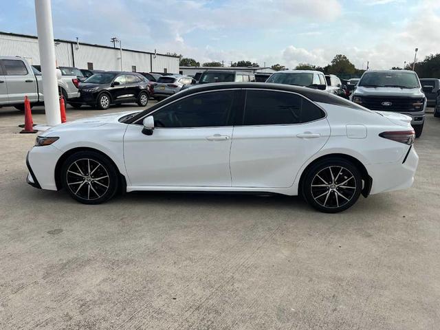 2022 toyota camry se