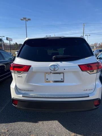 2019 toyota highlander le