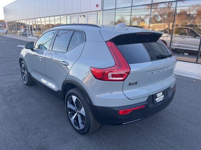 2024 volvo xc40 b5 plus dark theme