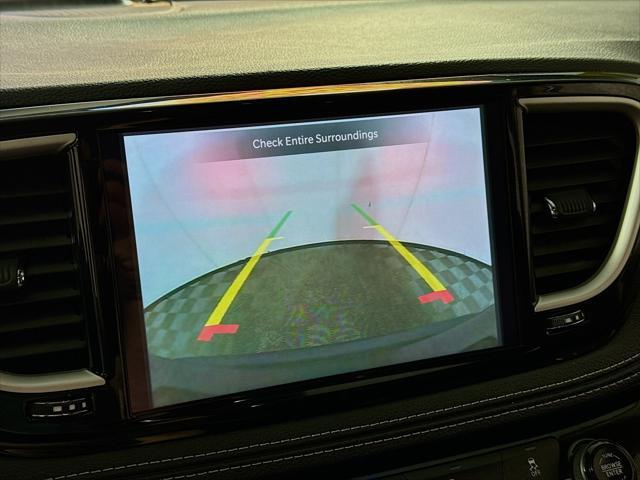 2024 chrysler pacifica hybrid select