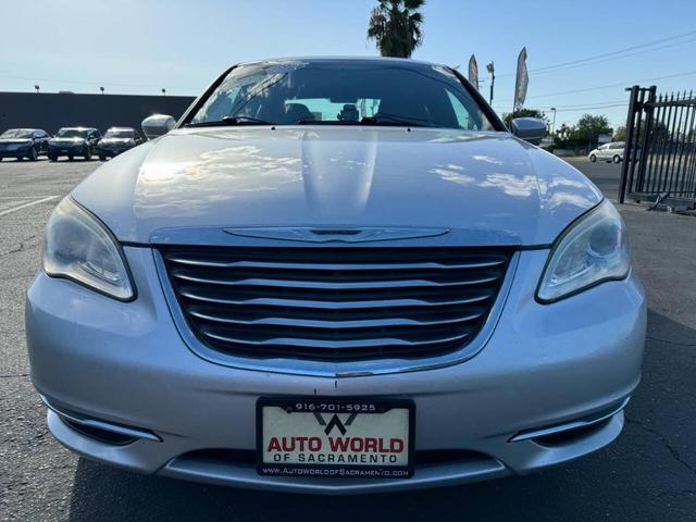2012 chrysler 200 lx