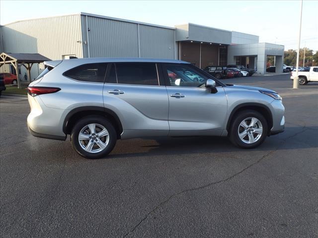 2023 toyota highlander le