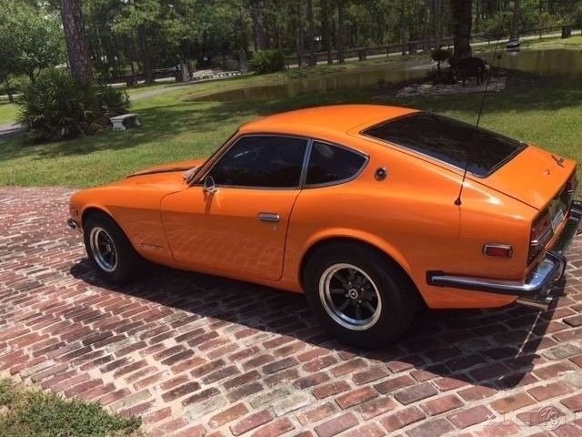 1971 datsun 240 z - manual 4-speed - restored - doeskin leather - new carpet