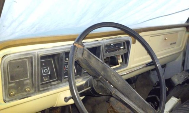1977 ford f100 shortbed pickup truck