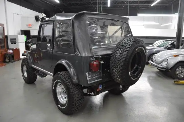 cj-7 looks and drives great, don't miss this one