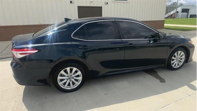 2020 toyota camry le