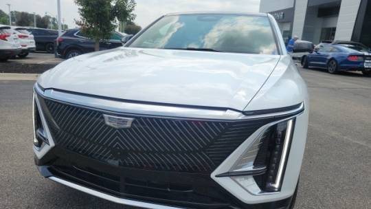 2024 cadillac lyriq luxury 1