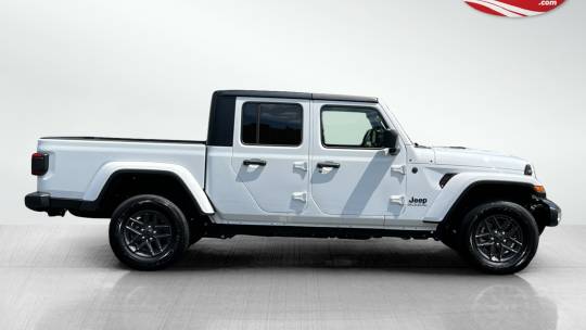 2024 Jeep Gladiator