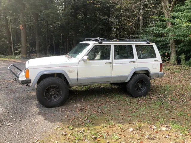 extremely rare 1992 jeep cherokee laredo 4x4 xj 4.0 ho with 5 speed manual clean