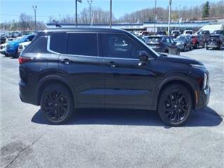 2022 Mitsubishi Outlander black edition