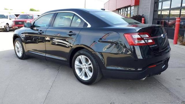 2015 ford taurus se