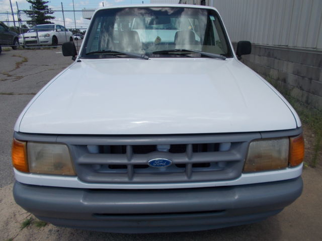 1993 ford ranger xlt standard cab pickup 2-door 2.3l