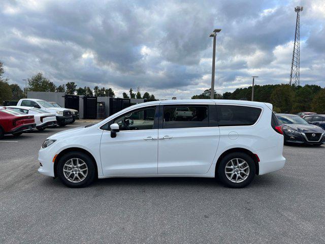 2022 chrysler voyager lx