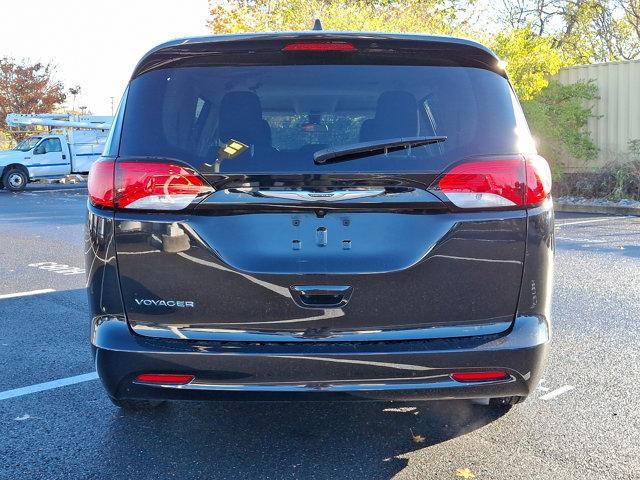 2022 chrysler voyager lx