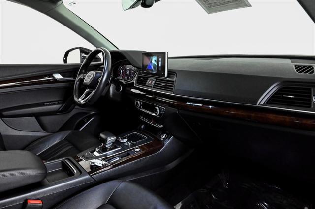2018 audi q5 premium plus/ 19s