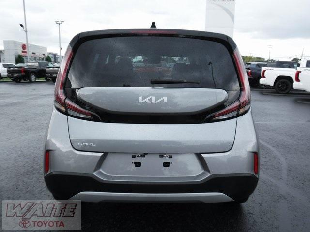 2023 kia soul lx
