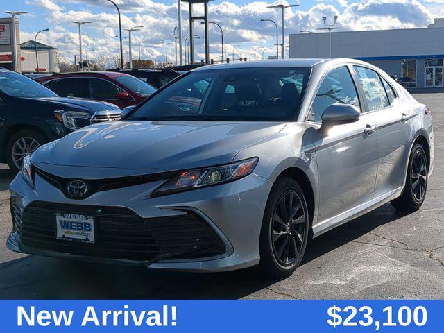 2022 toyota camry le