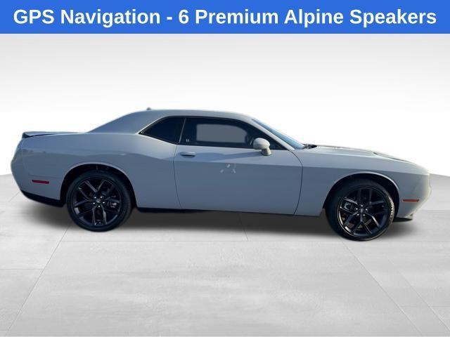 2022 dodge challenger sxt