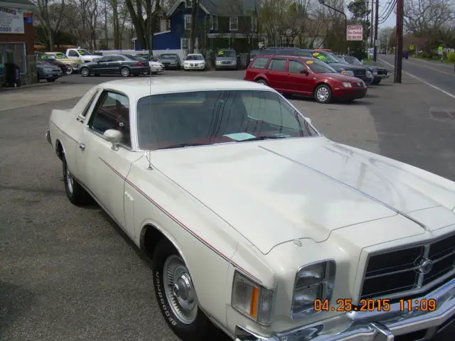 chrysler 300 series- 1 owner only 15,620 oringinal miles