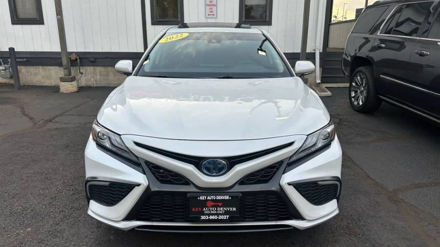 2022 toyota camry hybrid xse