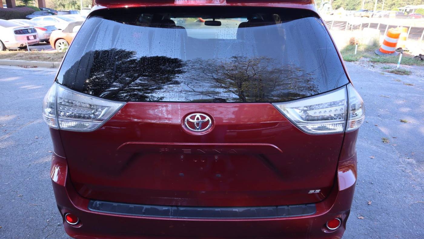 2014 toyota sienna se 8-passenger