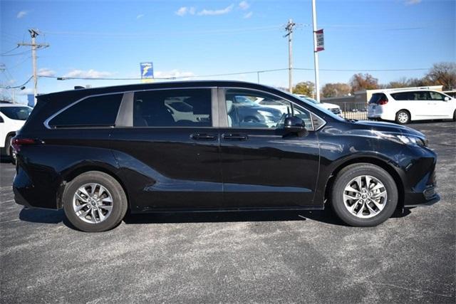 2024 toyota sienna le
