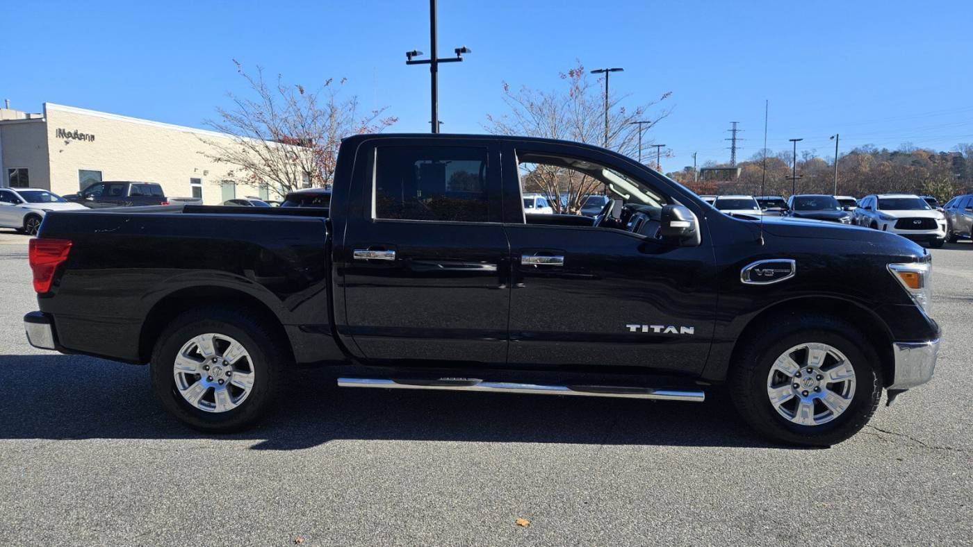 2017 nissan titan sv