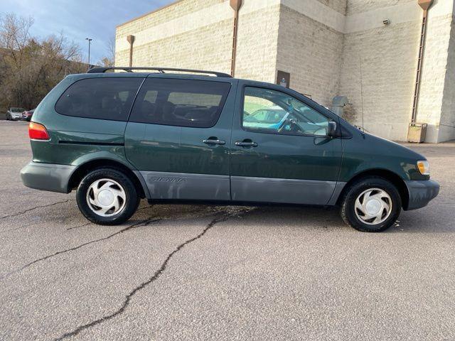 1999 toyota sienna le