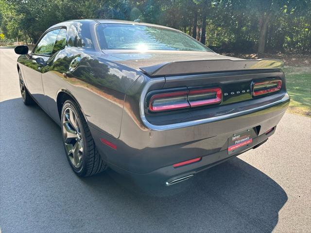 2016 dodge challenger sxt
