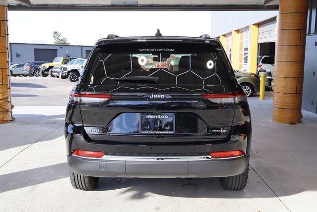 2023 jeep grand cherokee laredo
