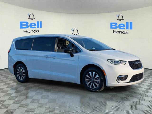 2024 chrysler pacifica hybrid select