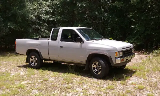 1988 nissan pickup truck - 4x4 5 speed