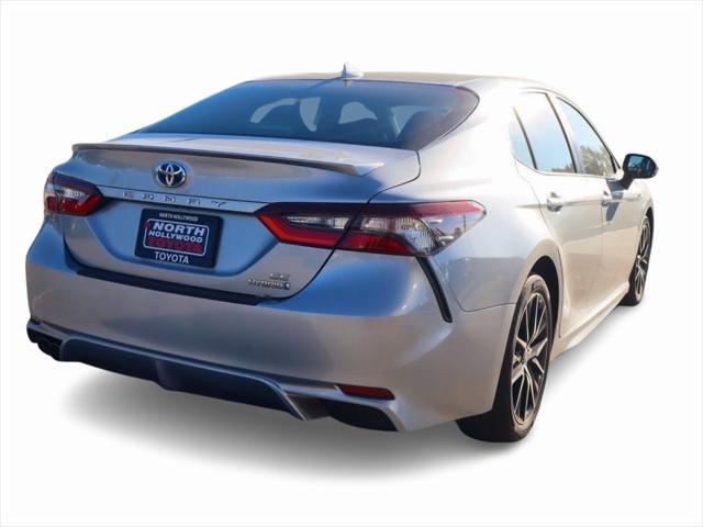 2021 toyota camry hybrid se